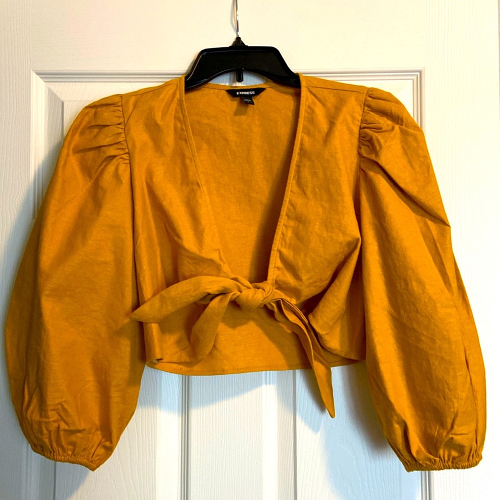 Express Top Just In Time For Spring! - image 1